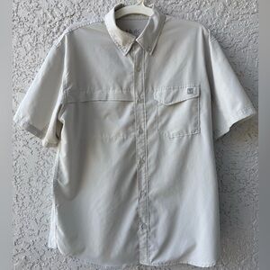Huk Men’s Button Down Short Sleeve Fishing Shirt 
size Large